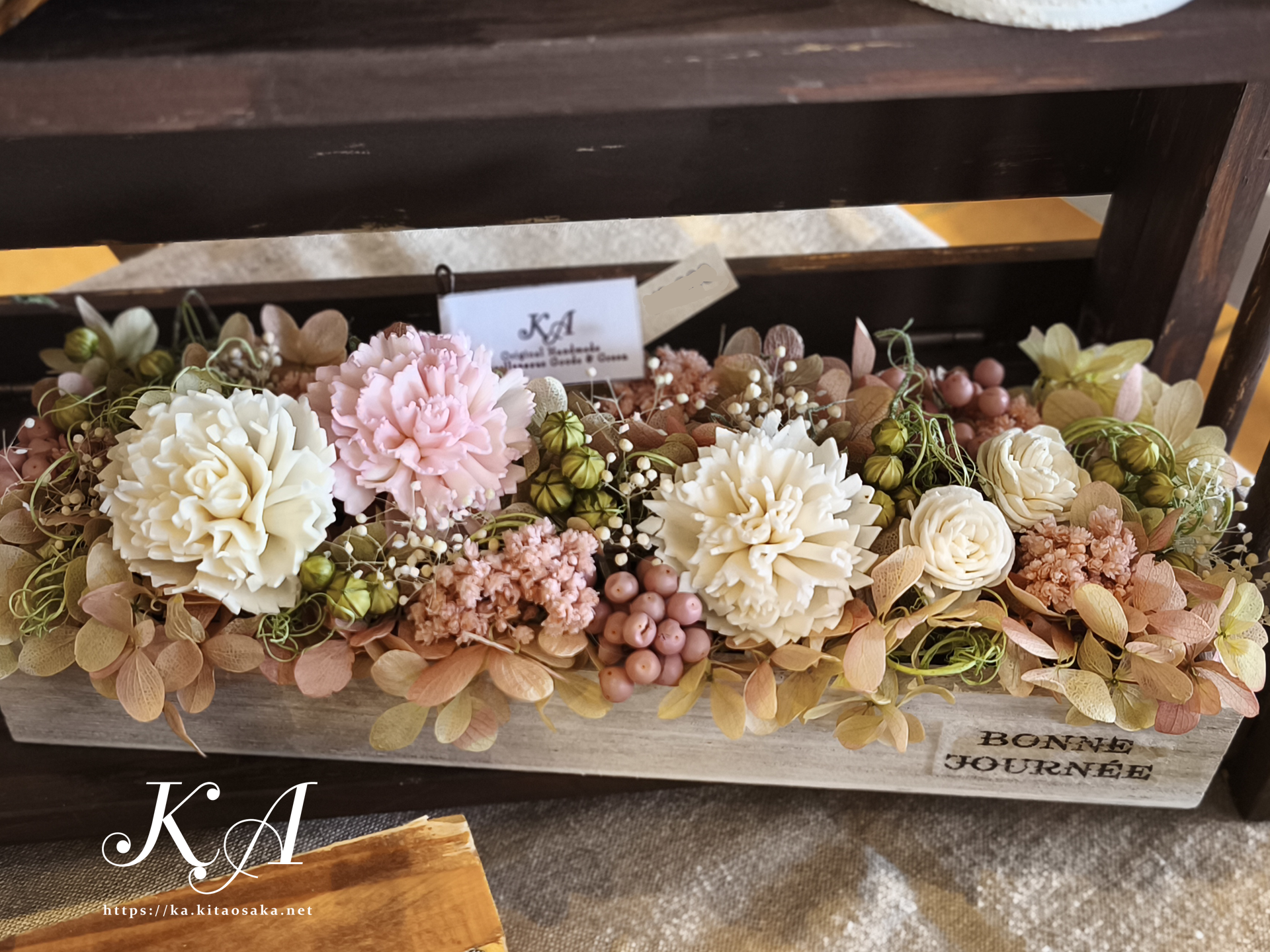 いろどりマルシェ オアシスタウンキセラ川西 お花箱のアレンジメント